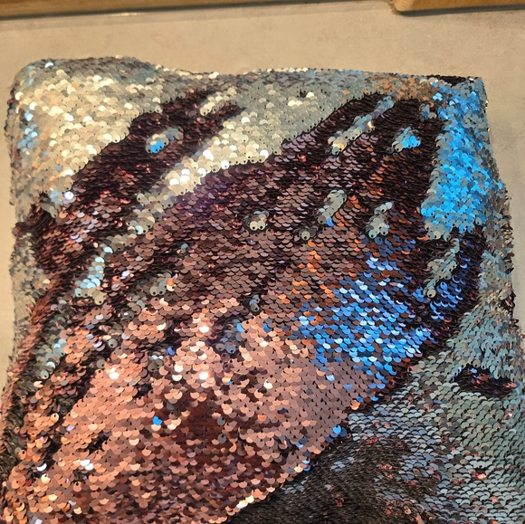 Small sequined 2 toned throw pillow (silver and pink). Back is soft black suede. - Picture 2 of 5